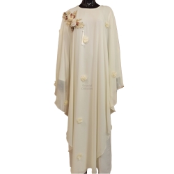 Vue de face Abaya Koweit avec éclairage artificiel permettant de mieux se rendre compte des rendus de couleurs